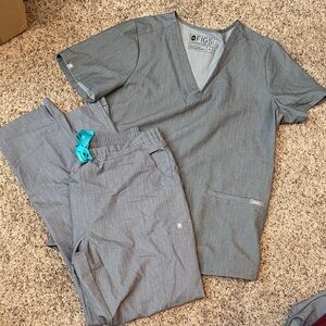 FIGS Charcoal Scrub Ensemble